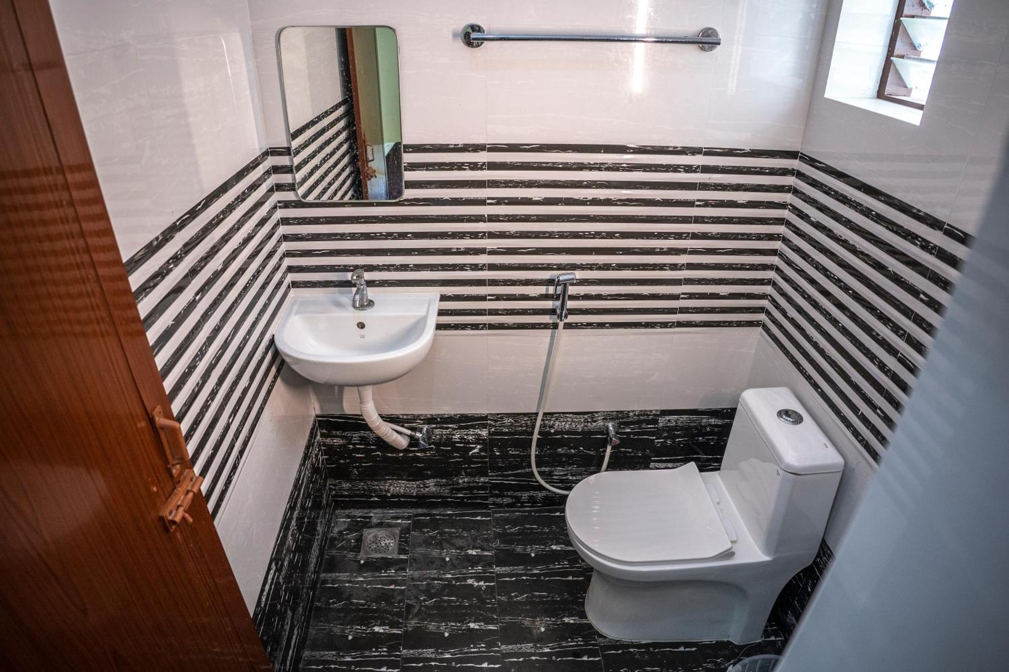 מלון Kazhakuttam Akr Residency מראה חיצוני תמונה